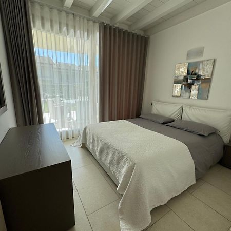 De Luxe Apartments Eden سيرمِيوني المظهر الخارجي الصورة